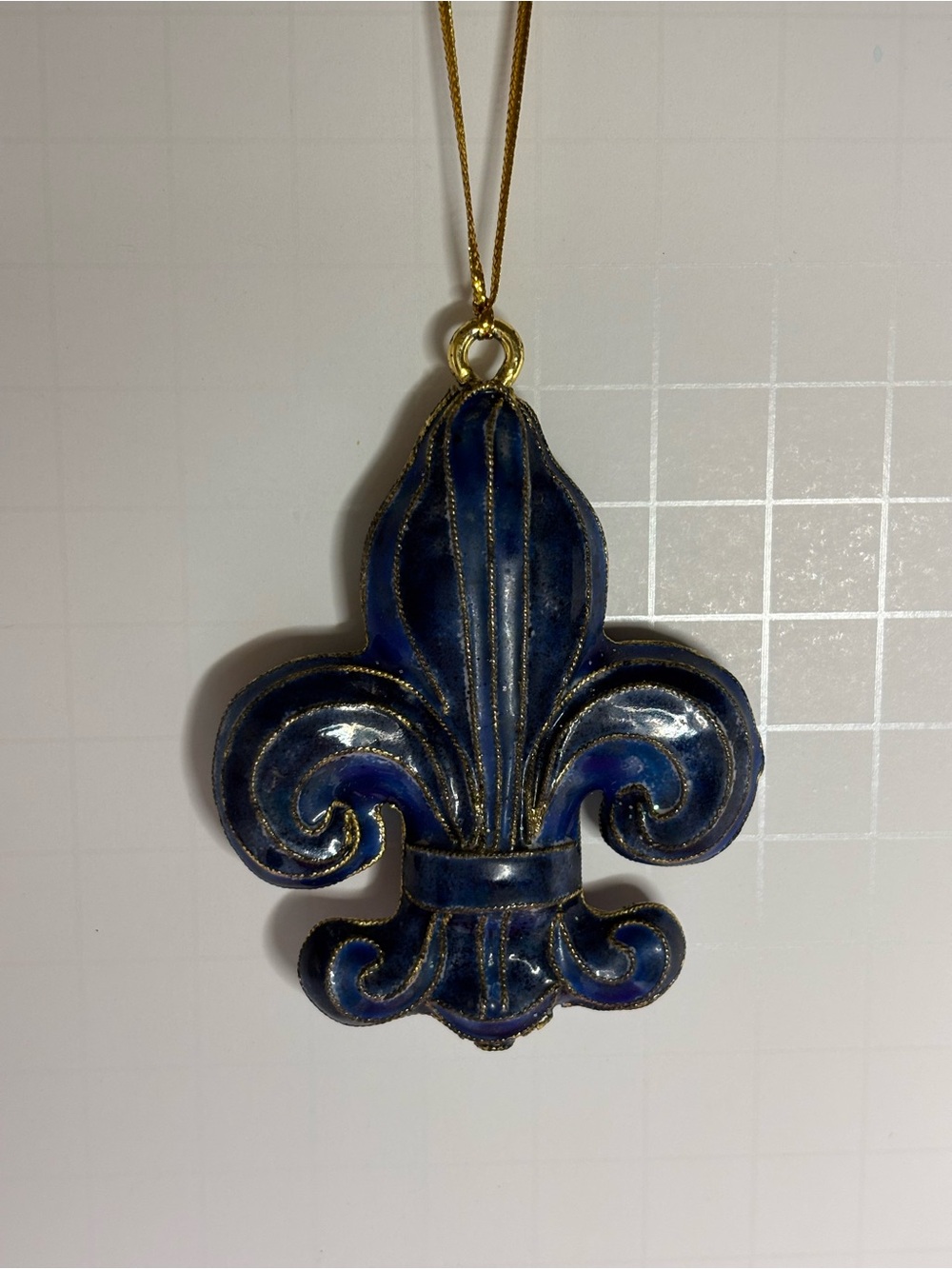 Value Art Gold-Trimned Blue Fleur-de-Lis Hanging Ornament